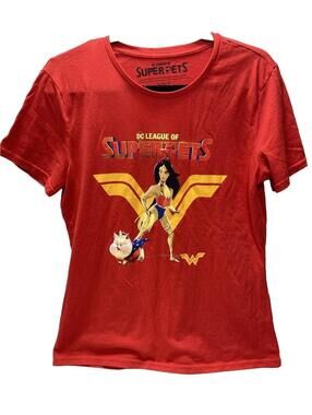 DC League of Super Pets Women’s Red Graphic Tee, Size Large, Gently Used